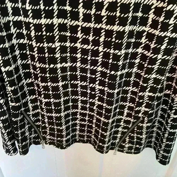 Rafaela black & white printed blouse size Medium - Picture 3 of 5
